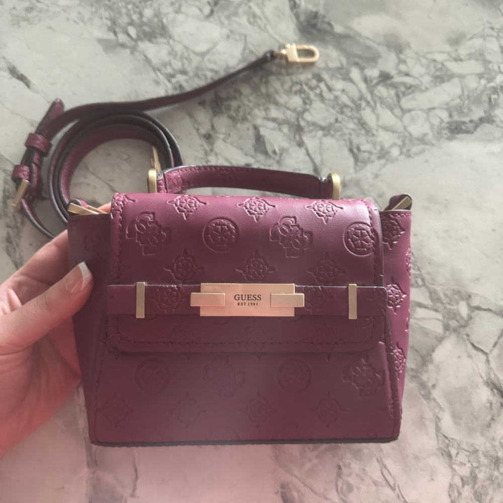 Guess Crossbody - Picture 2 of 4